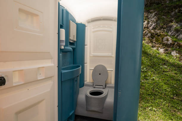 Porta potty delivery and setup in Weedpatch, CA
